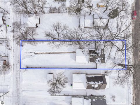 Tiny photo for 917 Walnut Street, Traverse City, MI 49686 (MLS # 1942631)