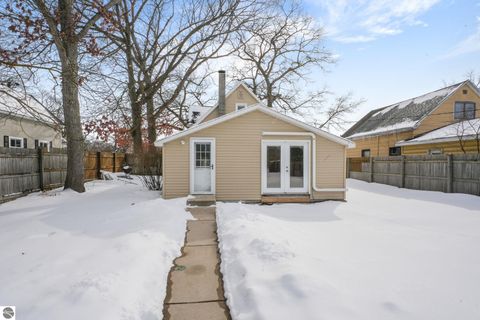 Tiny photo for 917 Walnut Street, Traverse City, MI 49686 (MLS # 1942631)