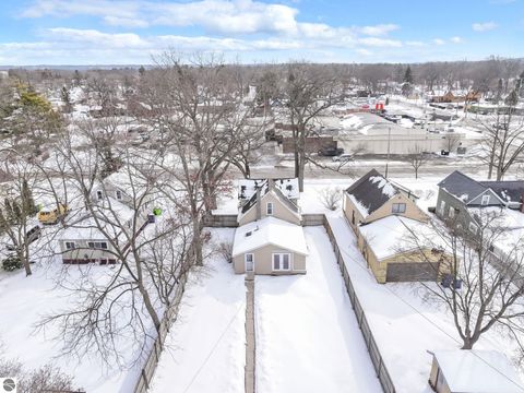 Tiny photo for 917 Walnut Street, Traverse City, MI 49686 (MLS # 1942631)