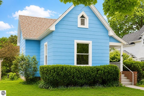 Tiny photo for 316 W Tenth Street, Traverse City, MI 49684 (MLS # 1946133)