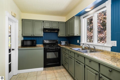 Tiny photo for 316 W Tenth Street, Traverse City, MI 49684 (MLS # 1946133)