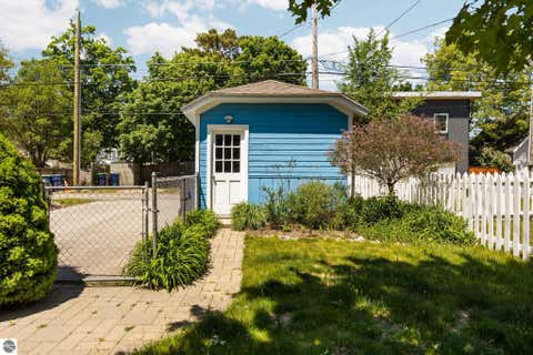 Tiny photo for 316 W Tenth Street, Traverse City, MI 49684 (MLS # 1946133)