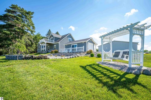 Tiny photo for 9644 E Deerfield Road, Shepherd, MI 48883 (MLS # 1950154)