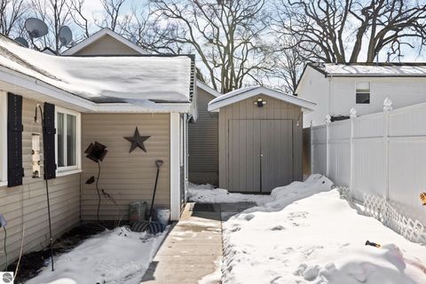 Tiny photo for 424 W Sixteenth Street #1, Traverse City, MI 49684 (MLS # 1942607)