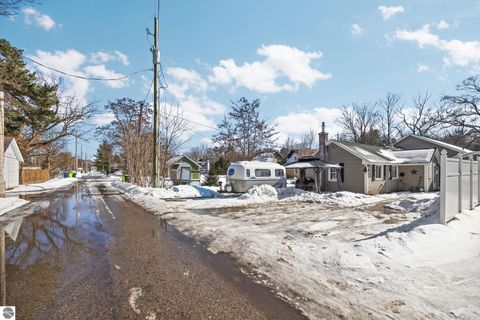 Tiny photo for 424 W Sixteenth Street #1, Traverse City, MI 49684 (MLS # 1942607)