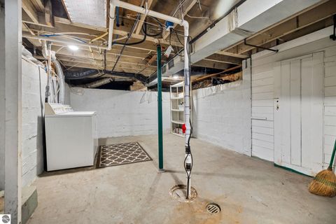 Tiny photo for 424 W Sixteenth Street #1, Traverse City, MI 49684 (MLS # 1942607)