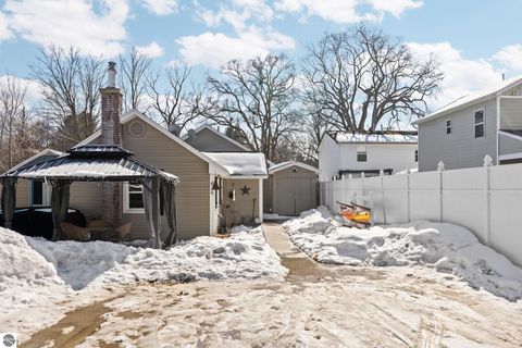 Tiny photo for 424 W Sixteenth Street #1, Traverse City, MI 49684 (MLS # 1942607)