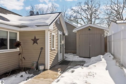 Tiny photo for 424 W Sixteenth Street #1, Traverse City, MI 49684 (MLS # 1942607)