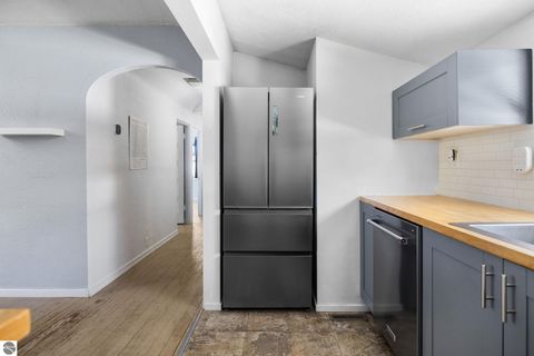 Tiny photo for 424 W Sixteenth Street #1, Traverse City, MI 49684 (MLS # 1942607)