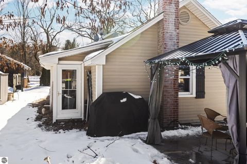 Tiny photo for 424 W Sixteenth Street #1, Traverse City, MI 49684 (MLS # 1942607)