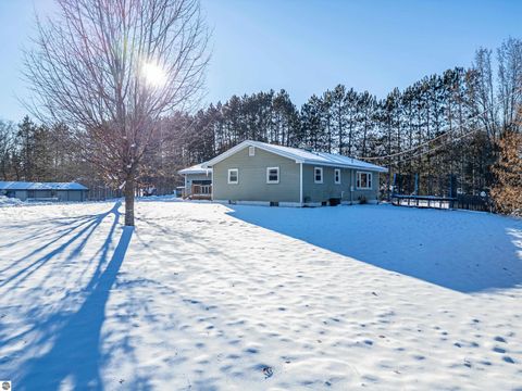 Tiny photo for 1575 Hi Acre Drive, Gladwin, MI 48624 (MLS # 1941577)