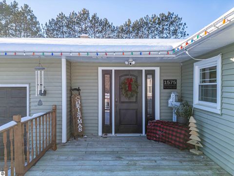 Tiny photo for 1575 Hi Acre Drive, Gladwin, MI 48624 (MLS # 1941577)