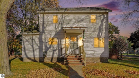 Photo of 202 Union Street, Ithaca, MI 48847 (MLS # 1951776)