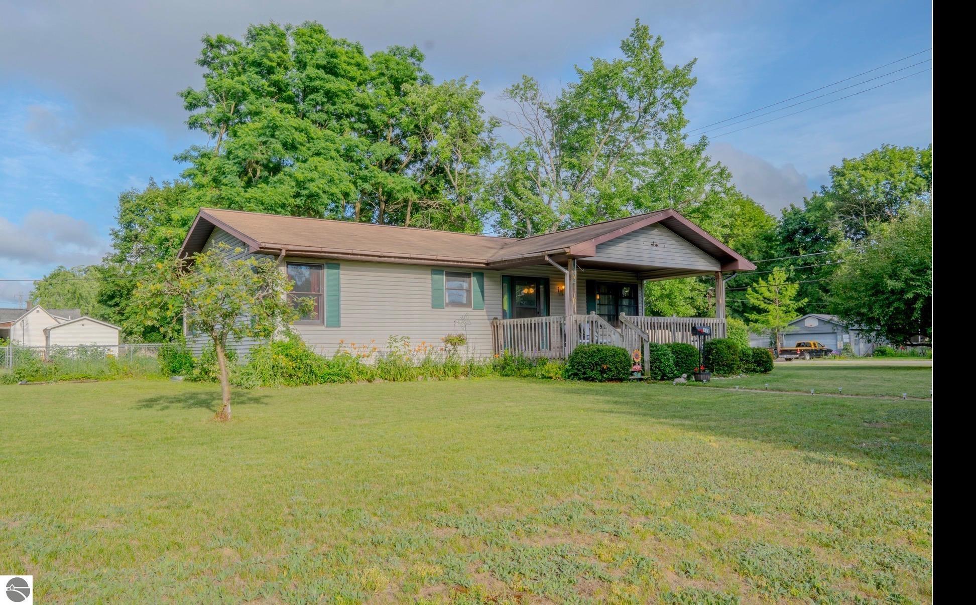Photo 1 of 22 — 712 W Division Street, Cadillac, MI 49601