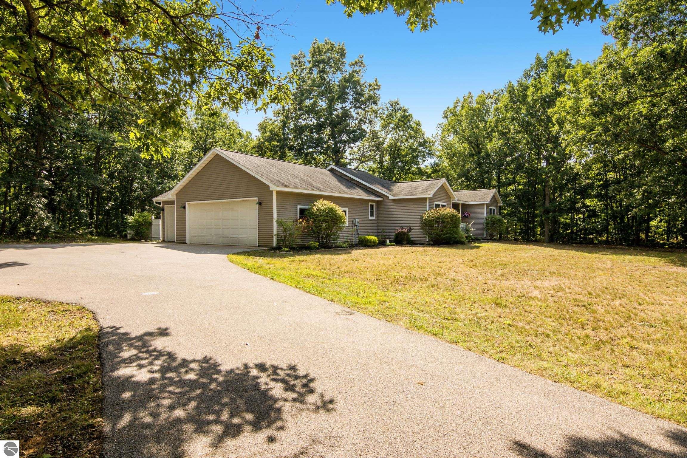 11777 Many Oaks Drive