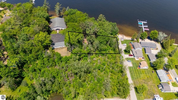 111 9TH ST, PRUDENVILLE, MI 48651 - Image 0f6c8bdf2fc71a08d609d13f9c533761/1312940300
