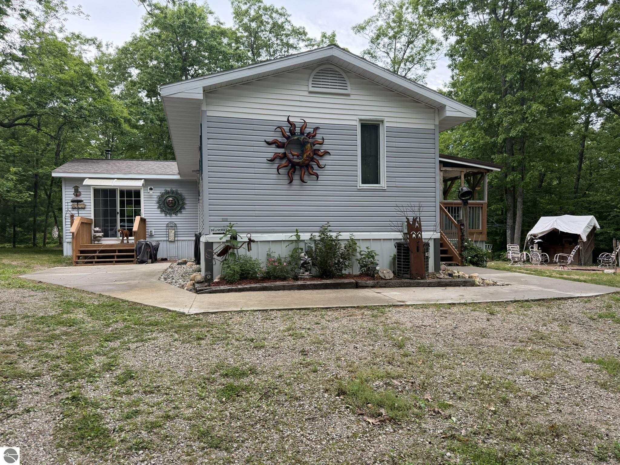 Photo 1 of 86 — 8696 E Hillview Trail, Reed City, MI 49677