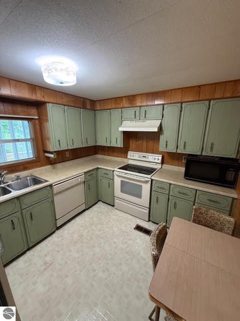 Tiny photo for 2839 W Ironwood DR, Traverse City, MI 49685 (MLS # 1949257)