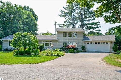 Photo of 623 Edmar Drive, Traverse City, MI 49686 (MLS # 1942007)