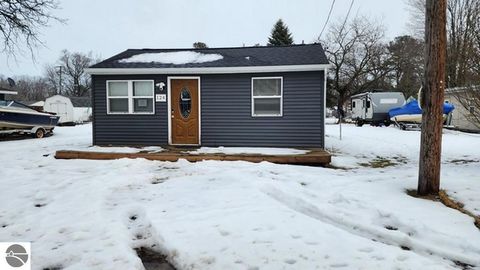 Photo of 124 N Wheeler St, Oscoda, MI 48750 (MLS # 1943737)