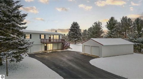 1513 Vermeersch Road Central Lake MI 49622