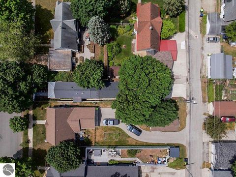 Tiny photo for 334 W Twelfth Street, Traverse City, MI 49684 (MLS # 1946731)