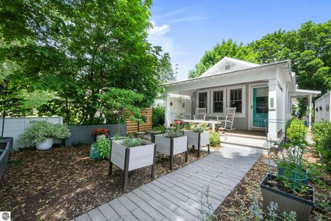 Photo of 334 W Twelfth Street, Traverse City, MI 49684 (MLS # 1946731)