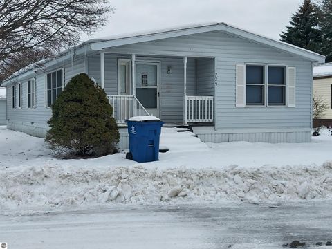 Photo of 1729 Andrew Place, Traverse City, MI 49686 (MLS # 1941324)
