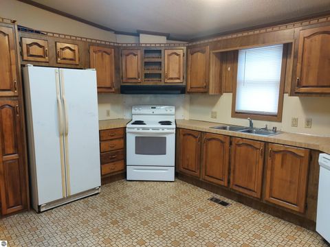 Tiny photo for 1729 Andrew Place, Traverse City, MI 49686 (MLS # 1941324)