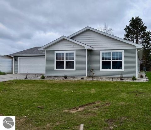 Photo of 1948 Oriole Drive, Traverse City, MI 49685 (MLS # 1943974)
