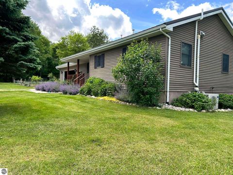 Photo of 1879 N Crystal Road, Vestaburg, MI 48891 (MLS # 1942962)