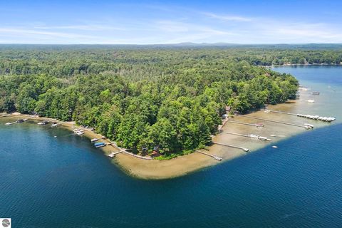 Photo of 620 Lakewood Road, Traverse City, MI 49685 (MLS # 1943720)