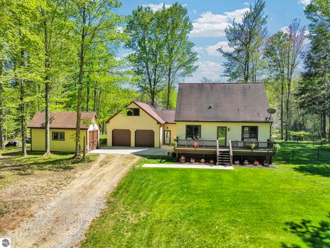 Photo of 812 Brandon Drive, Cadillac, MI 49601 (MLS # 1945469)