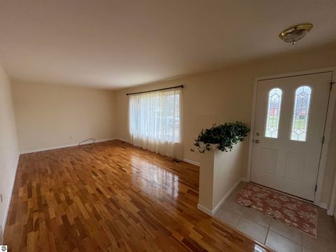 Tiny photo for 2231 Pauline Cir, Grand Blanc, MI 48439 (MLS # 1942606)