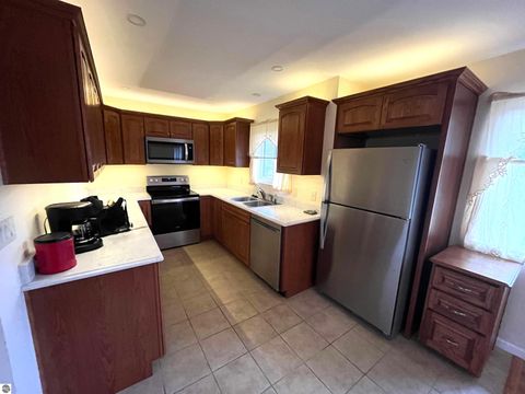 Tiny photo for 2231 Pauline Cir, Grand Blanc, MI 48439 (MLS # 1942606)