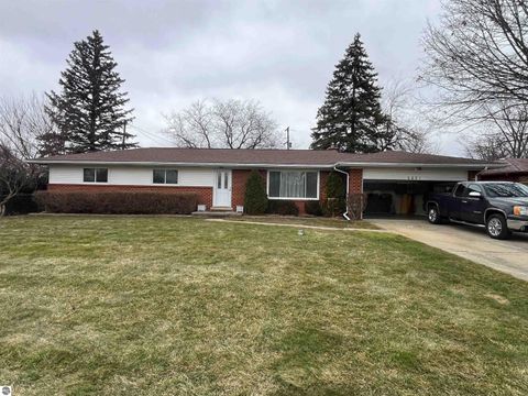 Photo of 2231 Pauline Cir, Grand Blanc, MI 48439 (MLS # 1942606)