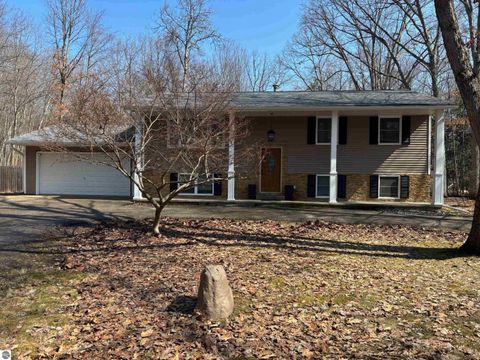 Tiny photo for 760 Hiawatha Drive, Mt Pleasant, MI 48858 (MLS # 1943125)