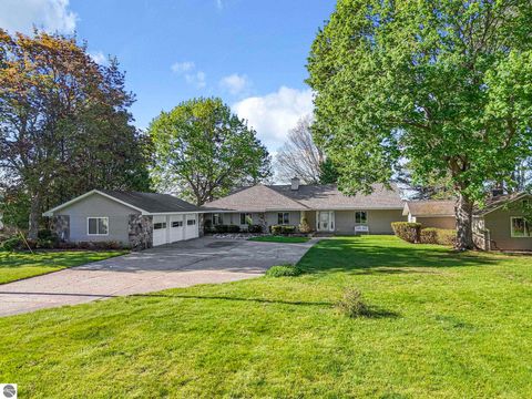 Photo of 1016 Sunnyside Drive, Cadillac, MI 49601 (MLS # 1945588)