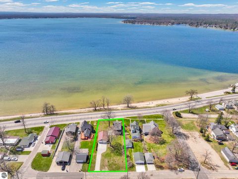 Tiny photo for 407 S Lakeshore Drive, Lake City, MI 49651 (MLS # 1944227)
