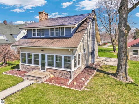 Tiny photo for 407 S Lakeshore Drive, Lake City, MI 49651 (MLS # 1944227)