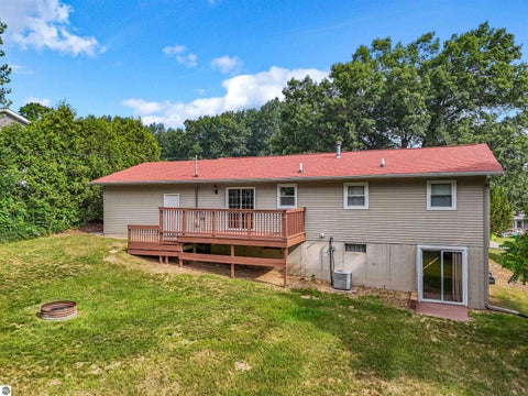 Tiny photo for 1101 Knoll Crest Court, Traverse City, MI 49686 (MLS # 1948560)