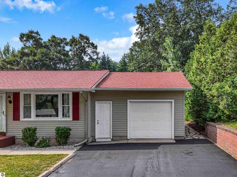 Tiny photo for 1101 Knoll Crest Court, Traverse City, MI 49686 (MLS # 1948560)