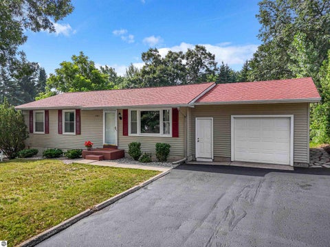 Tiny photo for 1101 Knoll Crest Court, Traverse City, MI 49686 (MLS # 1948560)