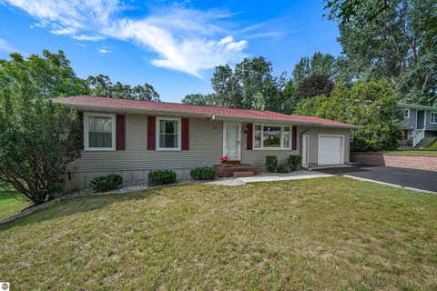 Tiny photo for 1101 Knoll Crest Court, Traverse City, MI 49686 (MLS # 1948560)