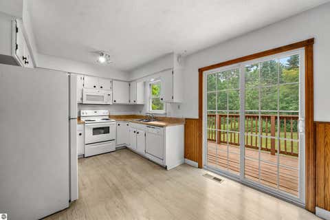 Tiny photo for 1101 Knoll Crest Court, Traverse City, MI 49686 (MLS # 1948560)
