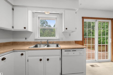 Tiny photo for 1101 Knoll Crest Court, Traverse City, MI 49686 (MLS # 1948560)