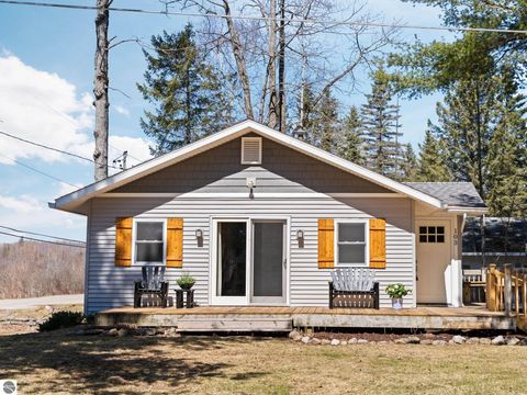 Photo of 103 Poplar Court, Cadillac, MI 49601 (MLS # 1943749)