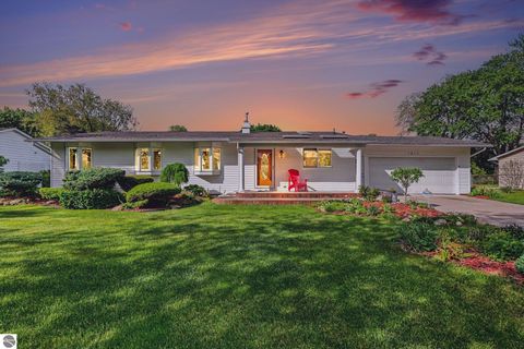 Photo of 1210 Glenwood Drive, Mt Pleasant, MI 48858 (MLS # 1945532)