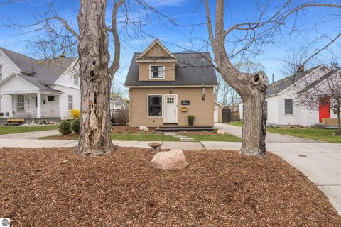 Tiny photo for 1020 Randolph Street, Traverse City, MI 49684 (MLS # 1945090)