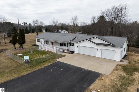 Tiny photo for 28 W Broomfield Road, Mt Pleasant, MI 48858 (MLS # 1943129)